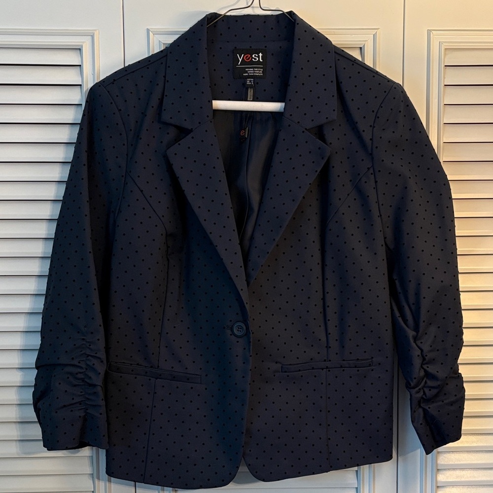 Yest Navy Polka Dot Blazer with 3/4 Ruched Sleeves Women’s Size 8 - Picture 2 of 9
